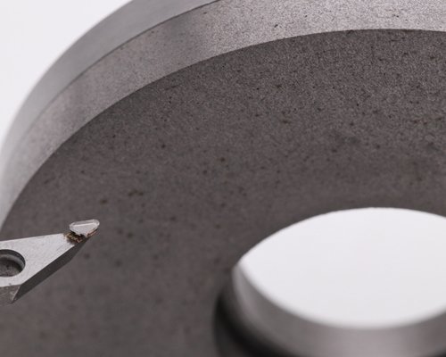 Rectificado ultrapreciso de herramientas de corte monocristalinas