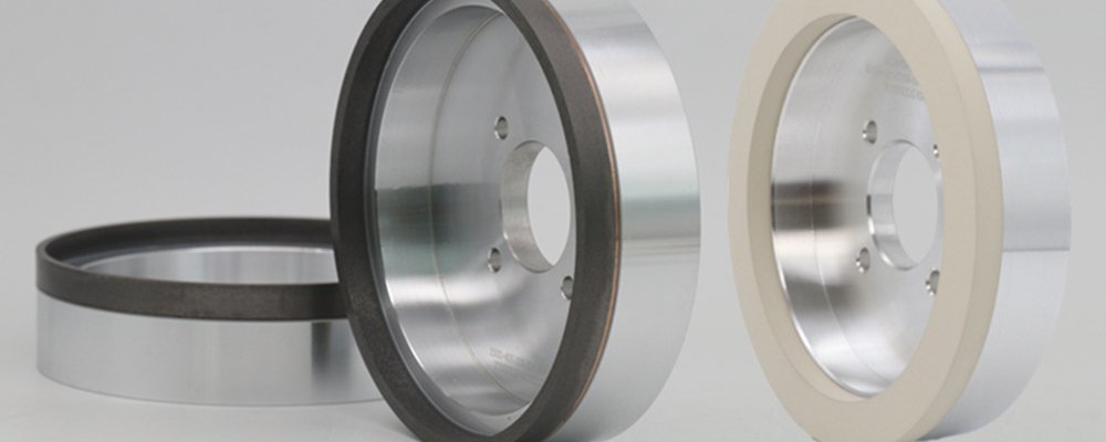 Rectificado ultrapreciso de herramientas de corte monocristalinas